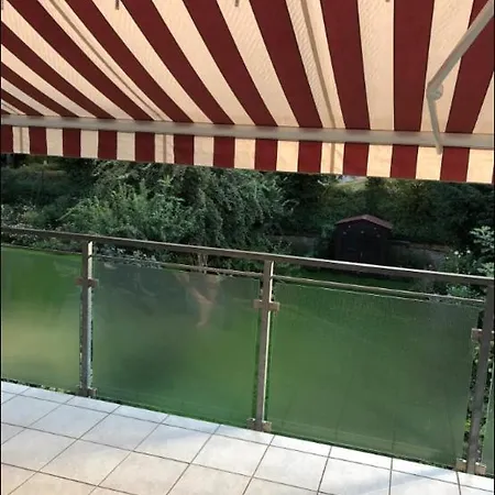 Habitación en casa particular Cheerful Roof Flat In A Private German Style House