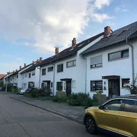 Cheerful Roof Flat In A Private German Style House Habitación en casa particular Mannheim