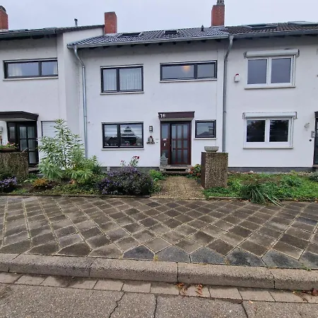 Cheerful Roof Flat In A Private German Style House Habitación en casa particular *