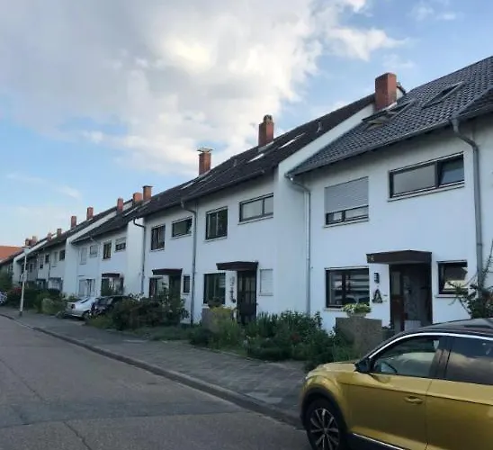Cheerful Roof Flat In A Private German Style House Accommodatie bij particulieren Mannheim